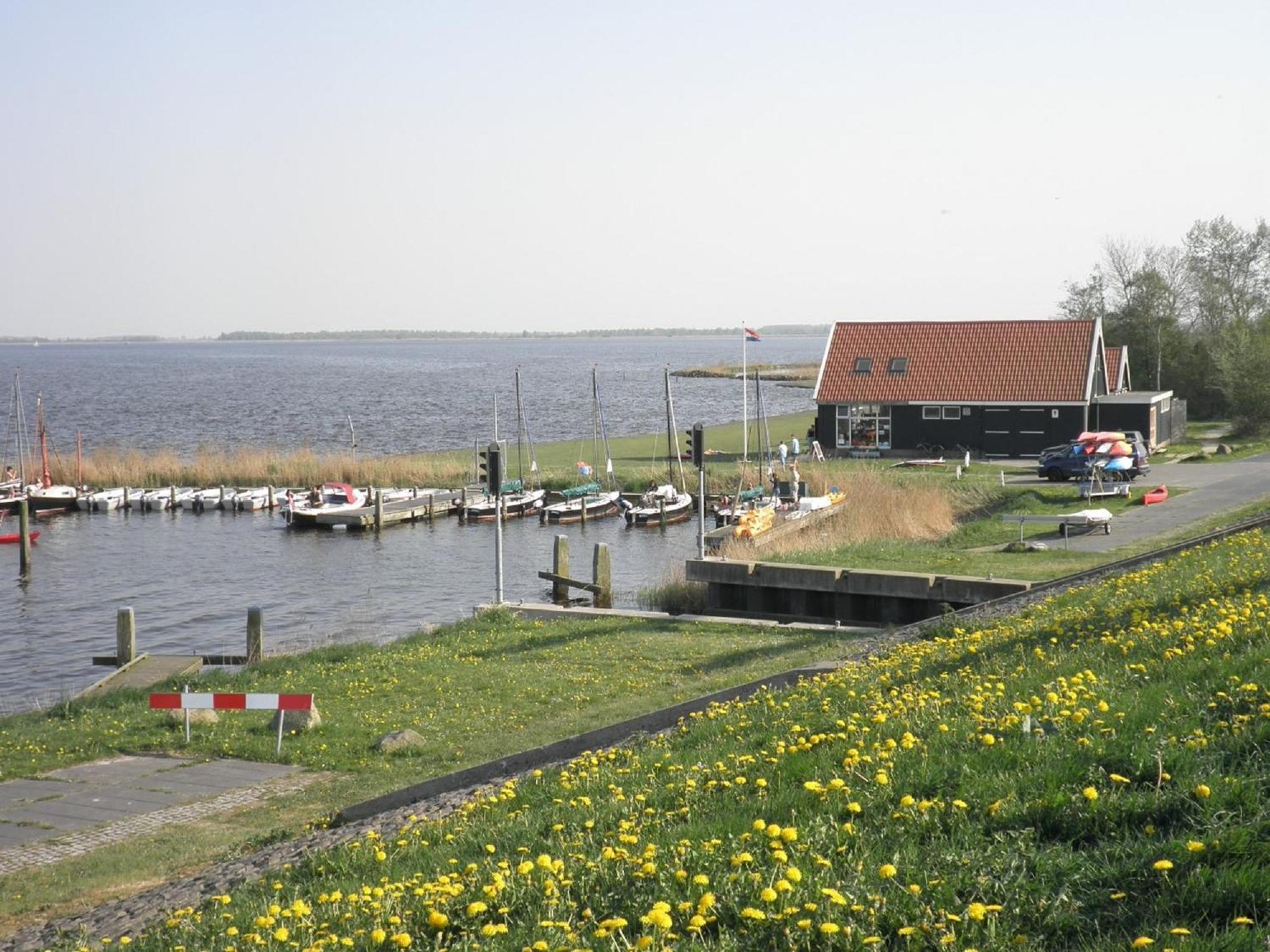 Leonie 6 Pers Holiday Home With A Large Garden Close To The Lauwersmeer Anjum Exterior photo