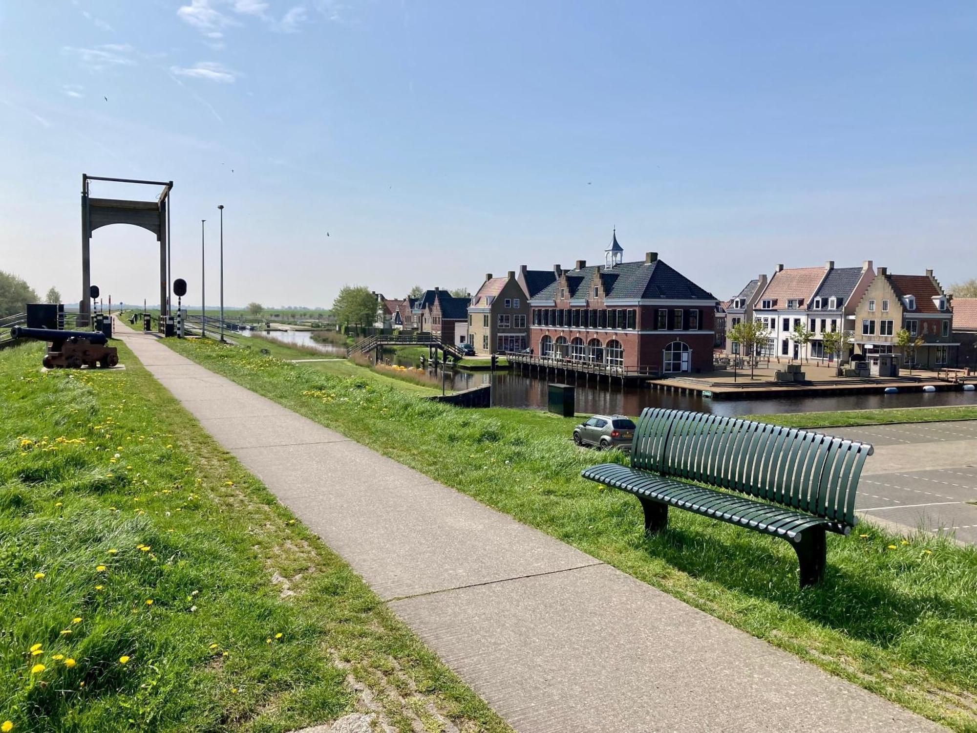 Leonie 6 Pers Holiday Home With A Large Garden Close To The Lauwersmeer Anjum Exterior photo